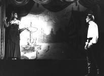 В.Сарайкін (Кавалер де Гріє)
 і Н.Ніжерадзе (Манон Леско)
у виставі « Манон Леско» В.Незвала.
Київський академічний театр 
драми і комедії на Лівому березі Дніпра.
