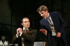 АЛДЖЕРНОН МОНКРІФ (праворуч)
«Як важливо бути серйозним» О.Вайлда. 2006 рік.
Д.Савченко – Джон Уордінг.