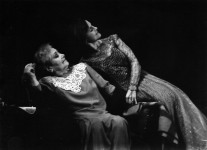 Театр имени Леси Украинки.
«Рождественские грёзы» Н.Птушкиной. 2000 г.
А. Смолярова – Софья Ивановна, Л. Яремчук – Татьяна 
Хореография – Рубиной А.Д.
