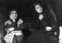МЕЛЯ (слева)
«Мораль пани Дульской»  Г.Запольской. 1955 г.  
А. Смолярова – Ганка.
