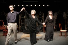 ЕДДА (по центру)
«Прощальне танго» А.Ніколаї. 2011 рік.
Уклін після прем’єри.
Ю. Дяк – Еліо, Г. Наталушко – Фока.