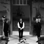 ОФІЦІАНТ (у центрі)
«№ 13 («Шалена ніч, або Одруження Пігдена»)» Р.Куні. 2002 р.
 У сцені задіяні: К. Кашліков, О. Замятін.
