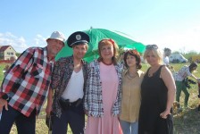 КОСТЯНТИН 
телесеріал «Доки станиця спить». 2014 р.
На зйомках (другий ліворуч).
