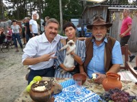 Юрій Яковлєв (ліворуч), Вікторія Полторак, Ігор Крикунов.
На зйомках  телесеріалу «У неділю рано зілля копала». 2019 р.
