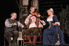 БЕРАЛЬД  (ліворуч)
«Уявно хворий» Ж.-Б. Мольєра. 2012 р.
Сцена з вистави.
