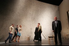 АЛФ’ЄРІ (праворуч)
«Погляд з мосту» А.Міллера. 2016 р. 
Сцена з вистави.
