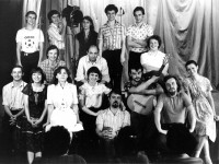 3-Б акторський курс  КДІТМ ім. І.К Карпенка-Карого
перед виїздом на концертну практику. 
Художній керівник – М. Резнікович (сидить у центрі в третьому ряду),
В.Алдошин (сидить ліворуч у третьому ряду). 1983 р.