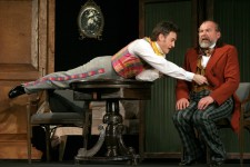 ХЛОПОВ (праворуч)
«Ревізор» М.Гоголя. 2008 р. 
В.Ніколенко – Хлестаков.