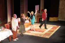 ЛЬОВА (ліворуч)
«Спасибі, Марго!» В.Мухар’ямова. 2017 р.
Уклін після вистави.