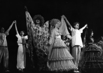 ДОБРОЛІНА (по центру)
«Пригоди на Чарівному Острові» М.Панфілової-Рижкової. 1997 рік.
Сцена з вистави.