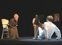 ГОСПОЖА РЕНО
«Пассажир без багажа» Жана Ануя. 2019 г.
В сцене заняты: Е.Лунченко, Е.Щербань.
