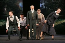 МСЬЕ ЖЮЛЬ (в центре)
«Пассажир без багажа» Ж.Ануя. 2019 г.
Сцена из спектакля.
