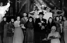 СУСІДКА
«Криваве весілля» Ф.-Г.Лорки. 1988 р.
Сцена з вистави.