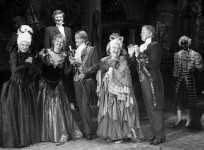 МІСІС КЕНДЕР
«Школа скандалу» Р.Шерідана. 1995 р.
Сцена з вистави.