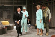 у виставі Дивна місіс Севідж 