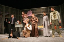 у виставі Дивна місіс Севідж 