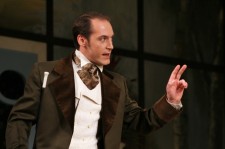 у виставі Як важливо бути серйозним 