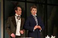 у виставі Як важливо бути серйозним 