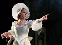 у виставі Шаленство кохання 