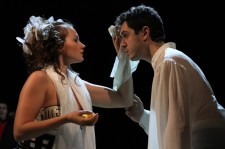 у виставі Шаленство кохання 