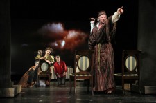 у виставі Нахлібник 