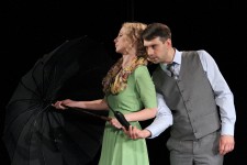 у виставі Жінка та чиновник 