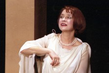 у виставі Шлюби укладаються на небесах 