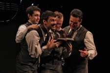 у виставі Всюди один... Свічка на вітрі 