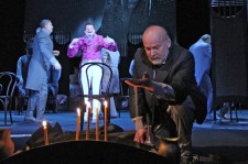 у виставі Всюди один... Свічка на вітрі 