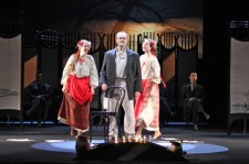 у виставі Всюди один... Свічка на вітрі 