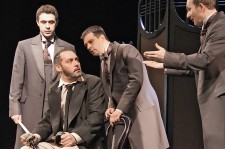 у виставі Всюди один... Свічка на вітрі 