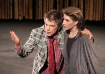 у виставі Дерева помирають стоячи 