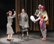 у виставі Дерева помирають стоячи 