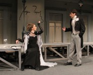 у виставі Дрібниці життя 