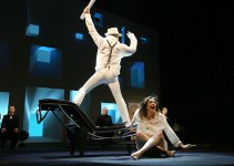 у виставі Оголена зі скрипкою 