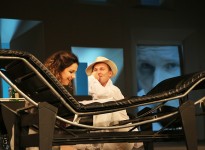 у виставі Оголена зі скрипкою 