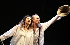 у виставі Оголена зі скрипкою 