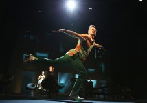 у виставі Оголена зі скрипкою 