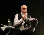 у виставі Оголена зі скрипкою 