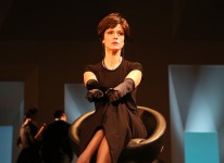 у виставі Оголена зі скрипкою 