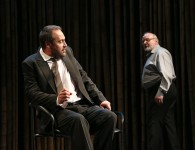 у виставі Дерева помирають стоячи 