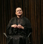 у виставі Дерева помирають стоячи 