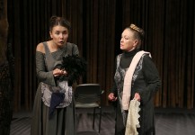 у виставі Дерева помирають стоячи 