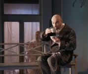 у виставі Добрі люди... 