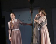 у виставі Добрі люди... 