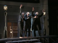 у виставі Добрі люди... 