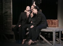 у виставі Добрі люди... 