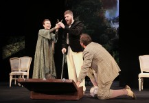 у виставі Пасажир без багажу 