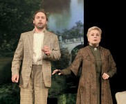 у виставі Пасажир без багажу 