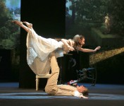 у виставі Пасажир без багажу 